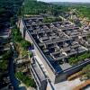 擴(kuò)展上世紀(jì)30年代的山坡居住通過復(fù)制其布局和堆疊在它原來的結(jié)構(gòu) 擴(kuò)展上世紀(jì)30年代的山坡居住通過復(fù)制其布局和堆疊在它原來的結(jié)構(gòu)