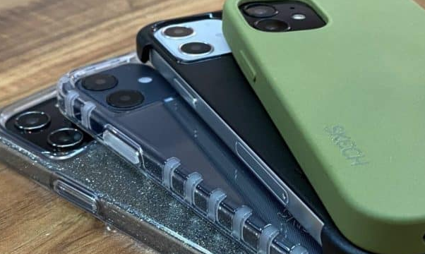 iPhone 12樣機和手機殼顯示了iPhone 4的痕跡