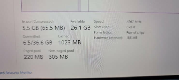 微軟Surface Pro 8原型再次出現(xiàn)，顯示出巨大的邊框，相似的設(shè)計(jì)