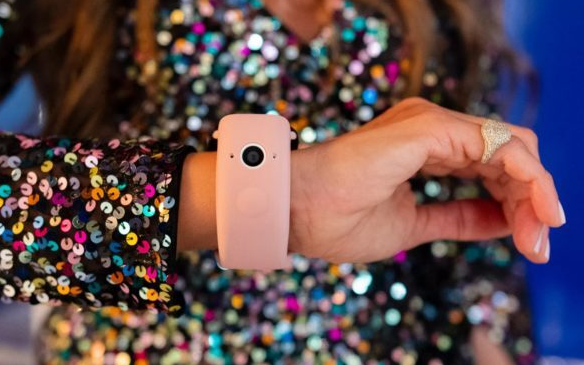 Wristcam表帶將兩個相機添加到Apple Watch