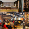 體驗雅致沙龍盛宴，走進喆啡酒店咖啡館文化酒店主題
